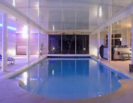 Au Charme Du Lac Piscine & Spa 2 Forges-les-Eaux Bagian luar foto