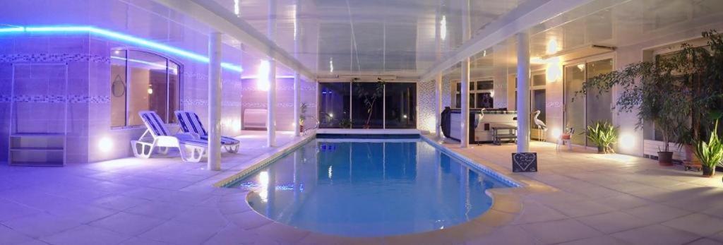 Au Charme Du Lac Piscine & Spa 2 Forges-les-Eaux Bagian luar foto