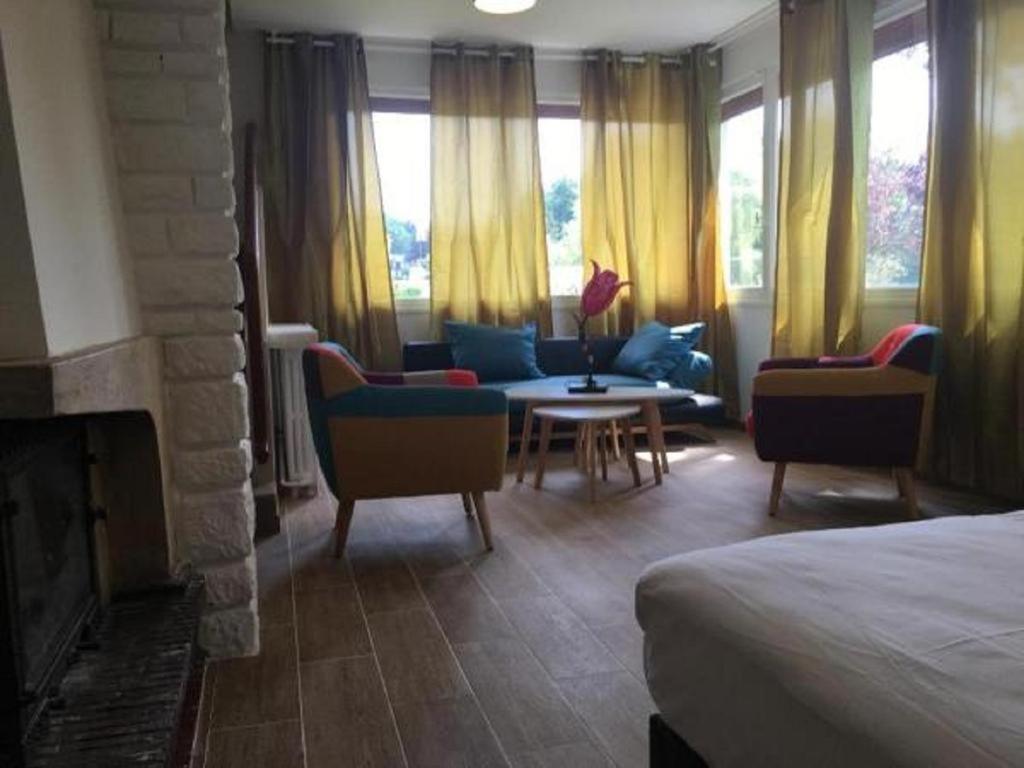 Au Charme Du Lac Piscine & Spa 2 Forges-les-Eaux Bagian luar foto